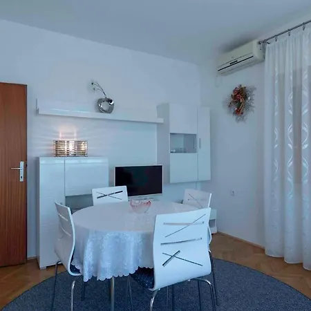 Apartment In - Insel Krk 41822 Malinska
